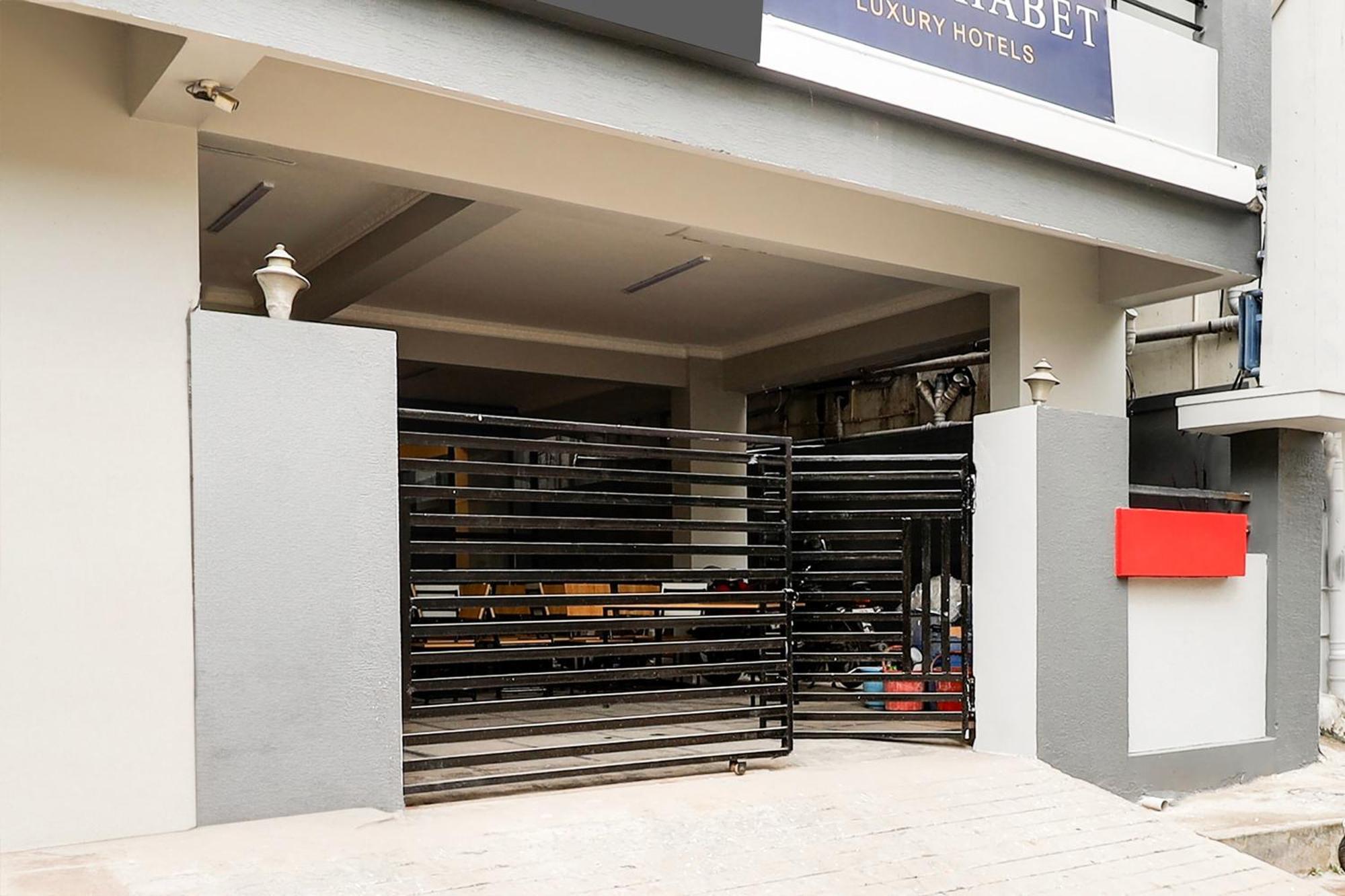 Super Townhouse De Alphabet Hotel Kukatpally Nexus Mall 하이데라바드 외부 사진